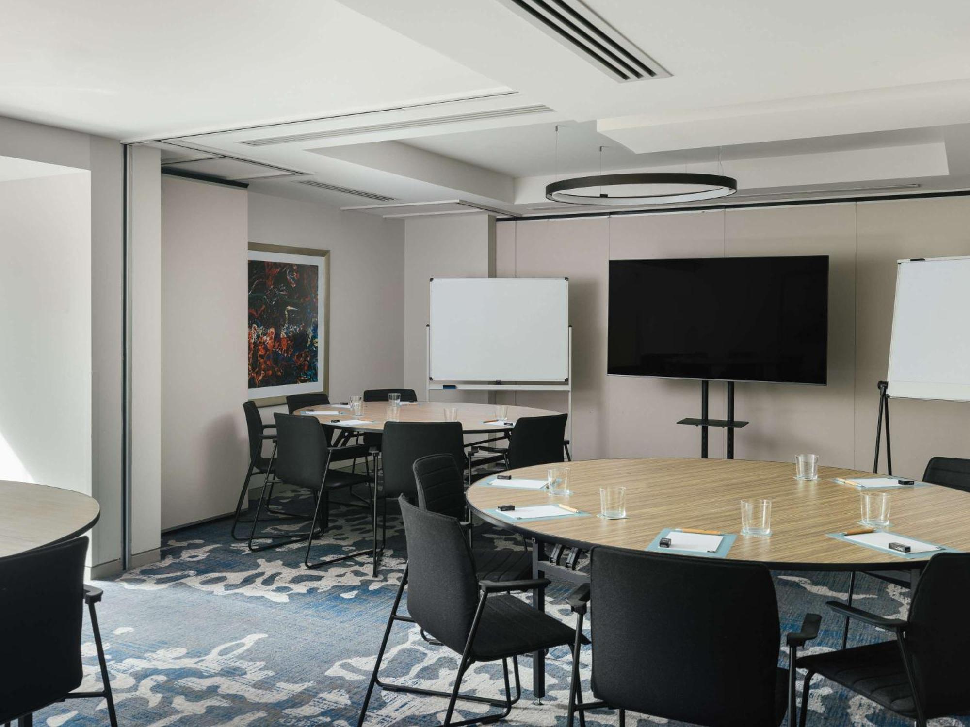 The Olsen Melbourne Art Series Exterior photo Meeting room