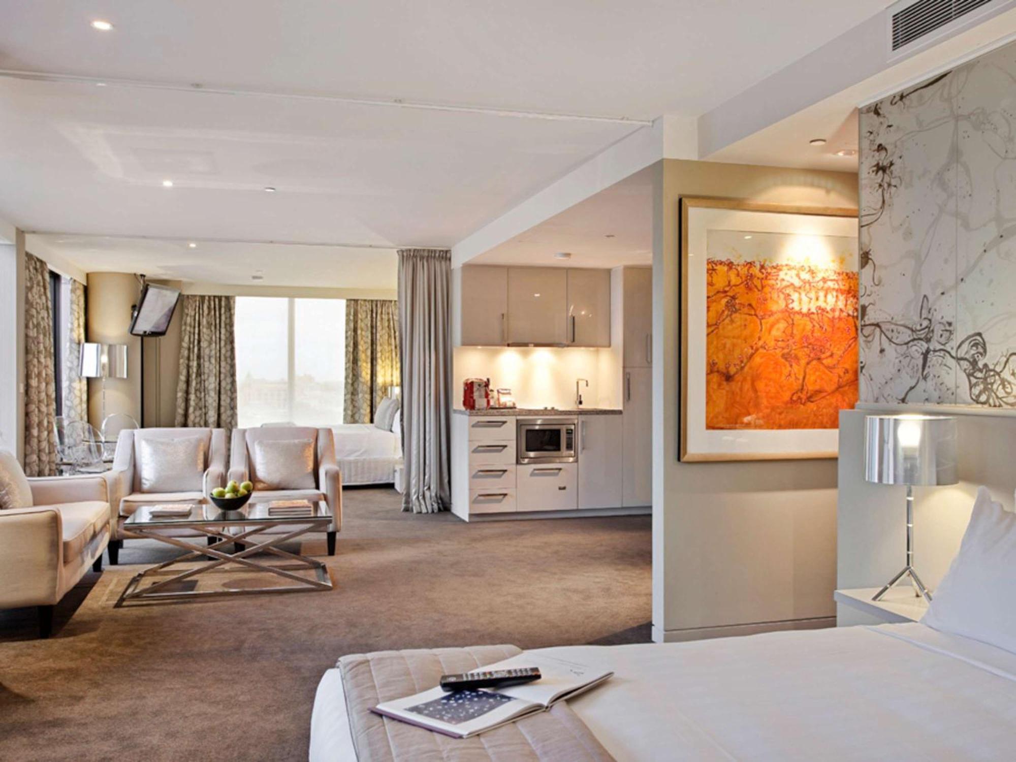 The Olsen Melbourne Art Series Exterior photo A suite at the Mandarin Oriental, Paris